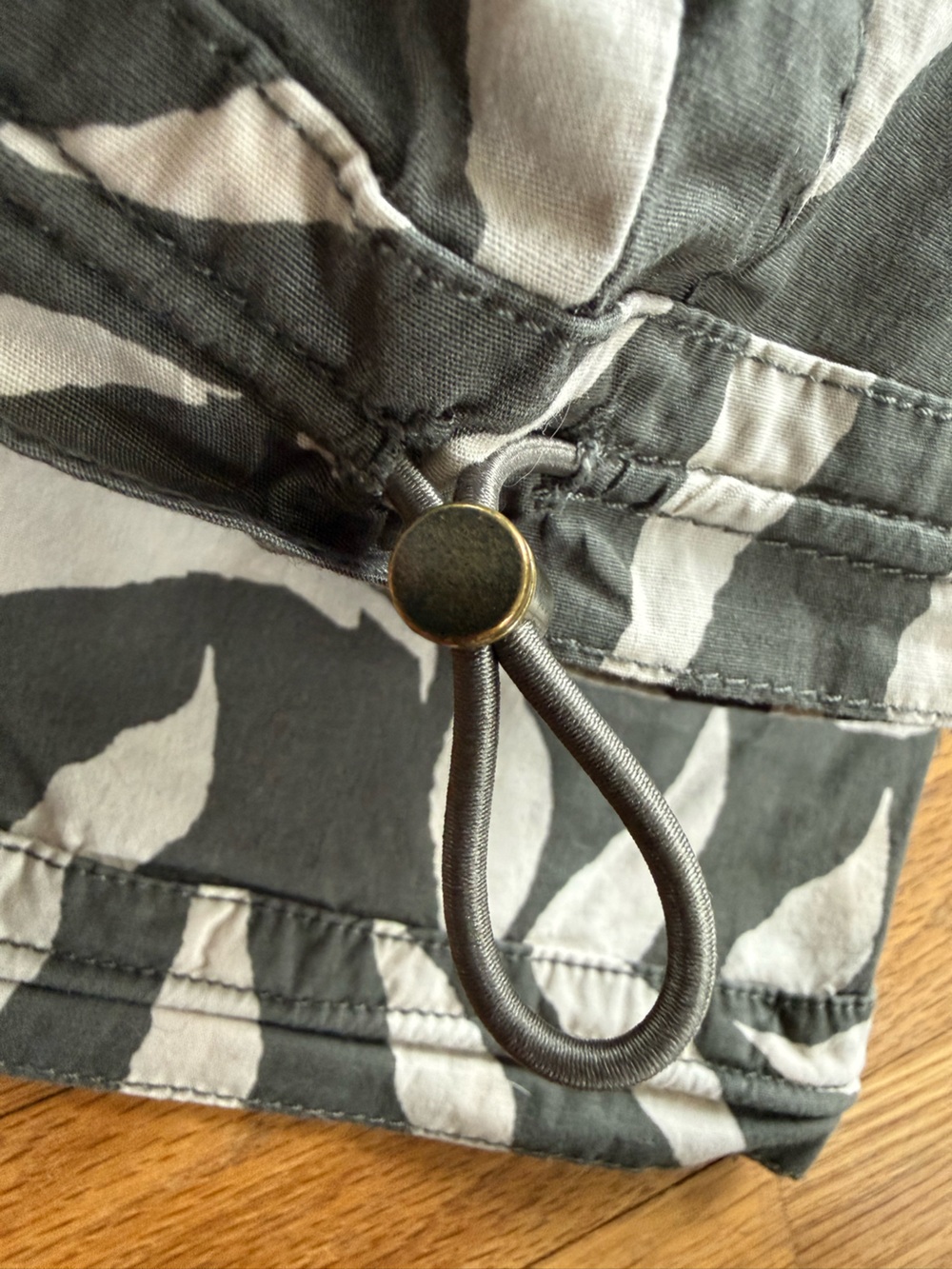 Democracy Cropped Cargo Pants Olive Green Tropical Leaf Print Drawstring Size 8 - Picture 11 of 11